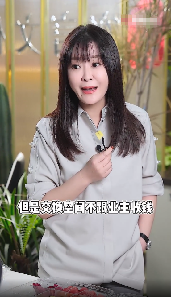 《交换空间》女主持现在长得真嫩,虽然有点网红味,但一点不显老_腾讯