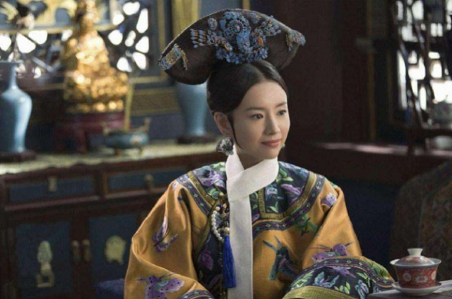 15岁入宫,5年从贵人升为贵妃,因一事连降三级,用24年做回贵妃