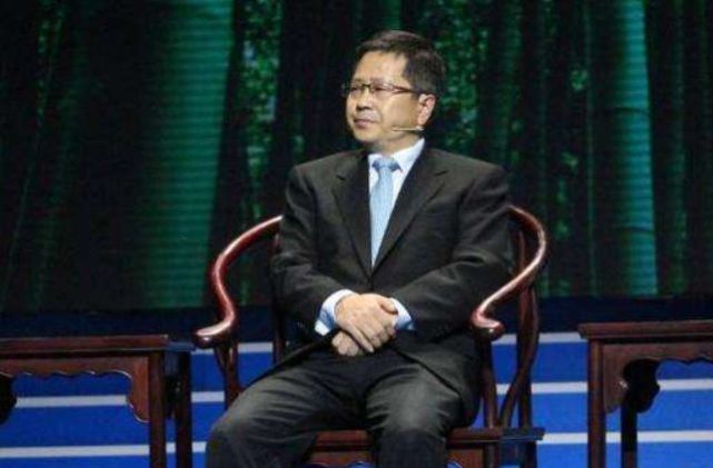 山东富豪榜排在第4的企业家是姜滨,胡双美,身价为500亿元.