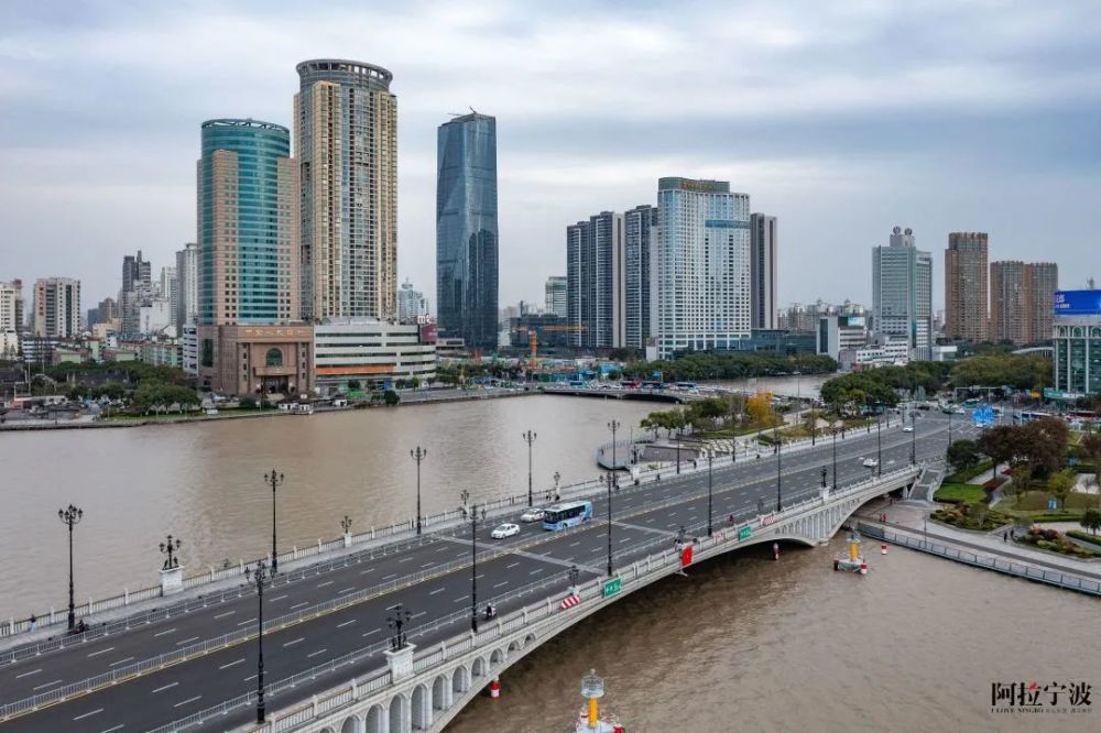 8米横跨河流:奉化江起止位置:江厦街,江东北路1990年,江厦桥在近两百