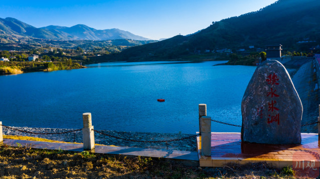 震撼之美高空俯瞰米易马鞍山水库