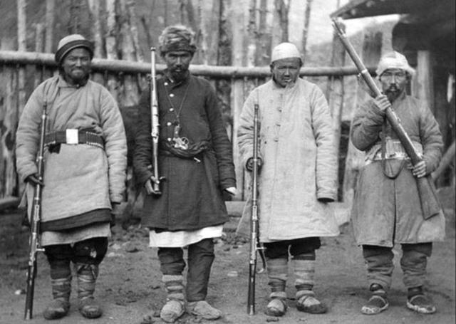 西北匪首劫杀副师长王震出动41辆坦克要求匪军不留一兵一卒