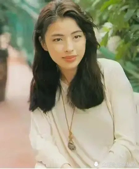 看破情世剃发为尼谭咏麟太太的传奇人生