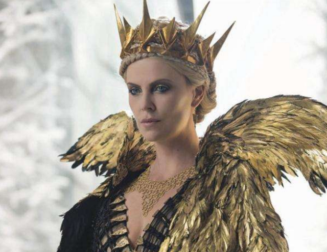 在与父亲的密谋之下,伊琳娜终于接近了权力的中心,在她十七岁那年嫁给