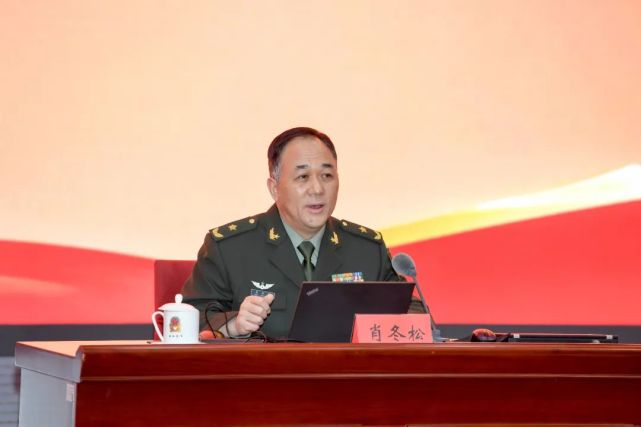 宣讲开始前,大学许学强校长,郑和政委与宣讲团成员陆军指挥学院肖冬松