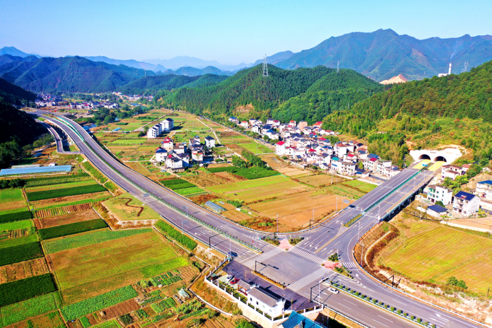 浙江351国道开化段通过交工验收