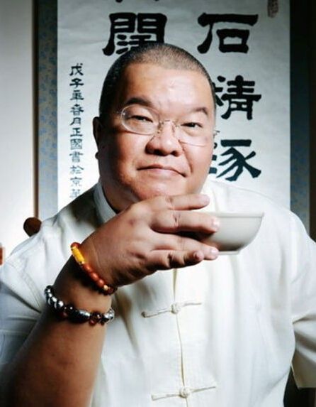 但是,查传诗身上始终没有父亲心中的江湖,她是靠