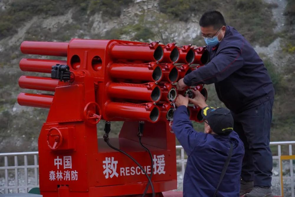 四川森林消防新特装备亮相冬春森林防火一线_腾讯新闻