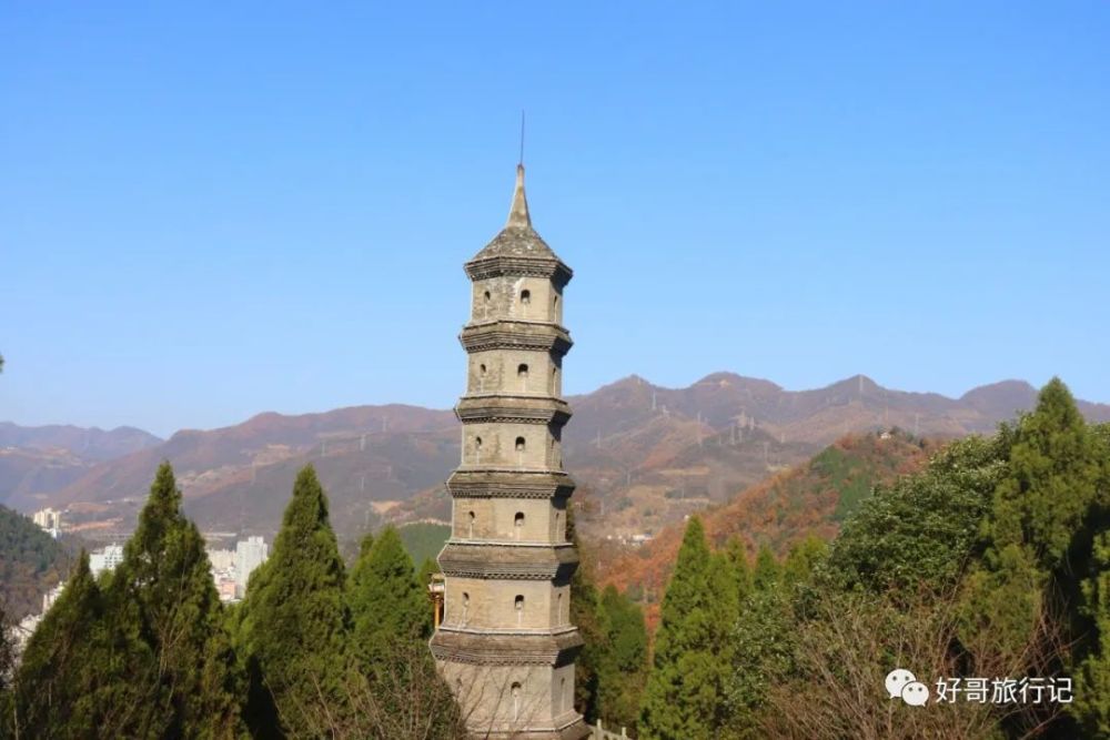 摄影略阳南山上看略阳二