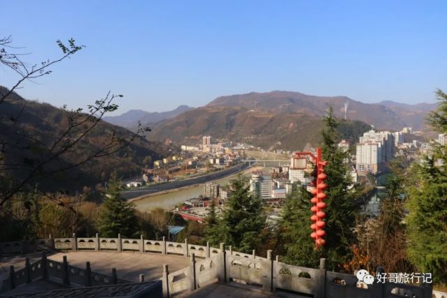 摄影略阳南山上看略阳一