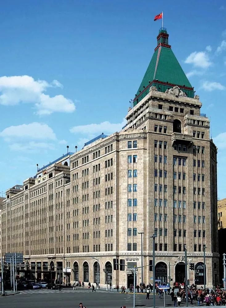 原来的沙逊大厦而犹太人的放高利贷传统,自然最适合开银行,于是近代