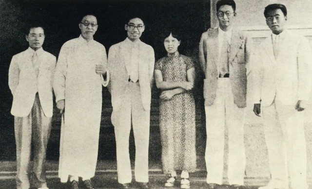 梁实秋和冰心,吴文藻等人1923年,在清华的礼堂上演了一出《张约翰》