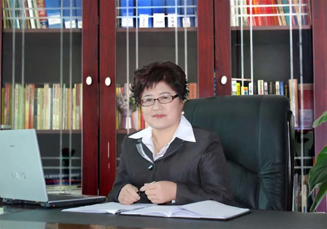 2015年8月,中恒集团原董事长许淑清因涉嫌职务侵占,单位行贿等罪被