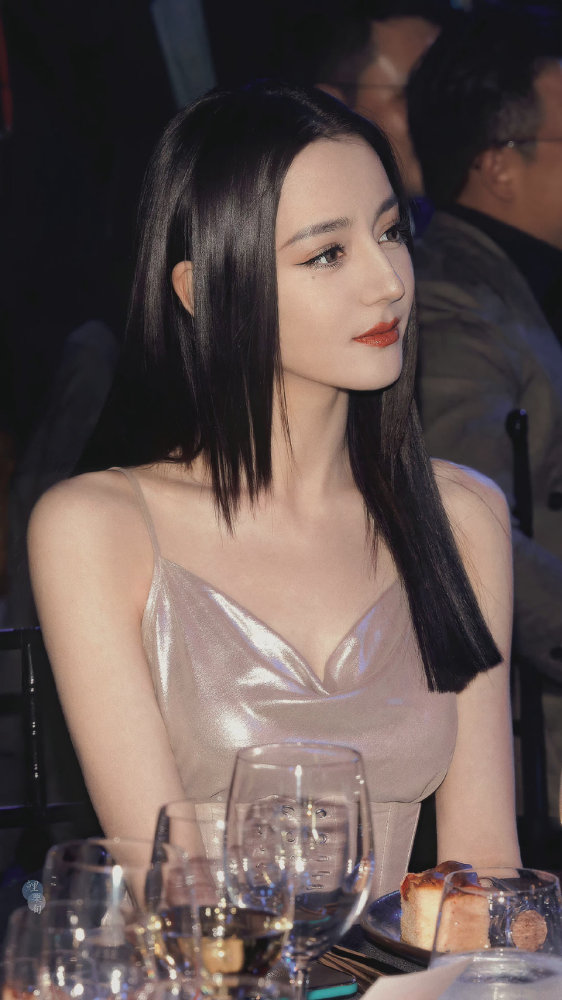 欣赏一组女明星的出圈美图