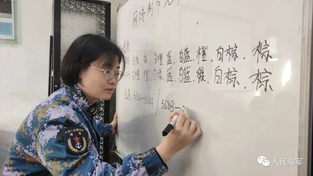 【深蓝电台】当兵9年的女班长想告诉你:只管努力,静待花开……|张娜