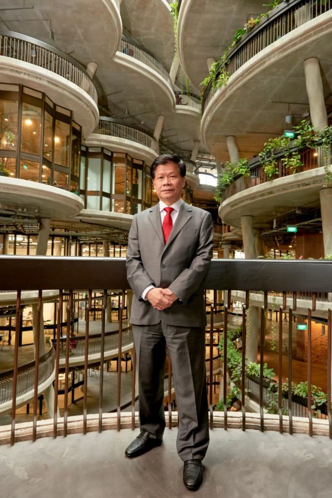 新加坡南洋理工大学 高级副校长(研究) 蓝钦扬教授获