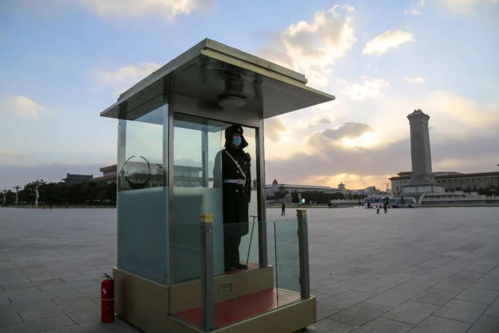 北京武警官兵逆风坚守_腾讯新闻