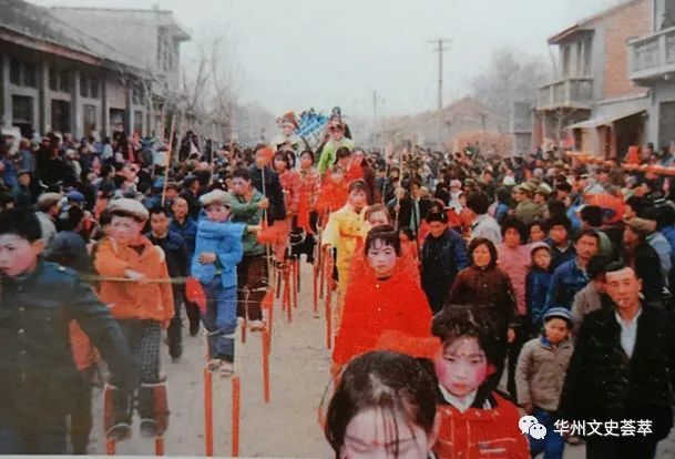 上世纪八十年代华县的街景,高跷,高塘影剧院