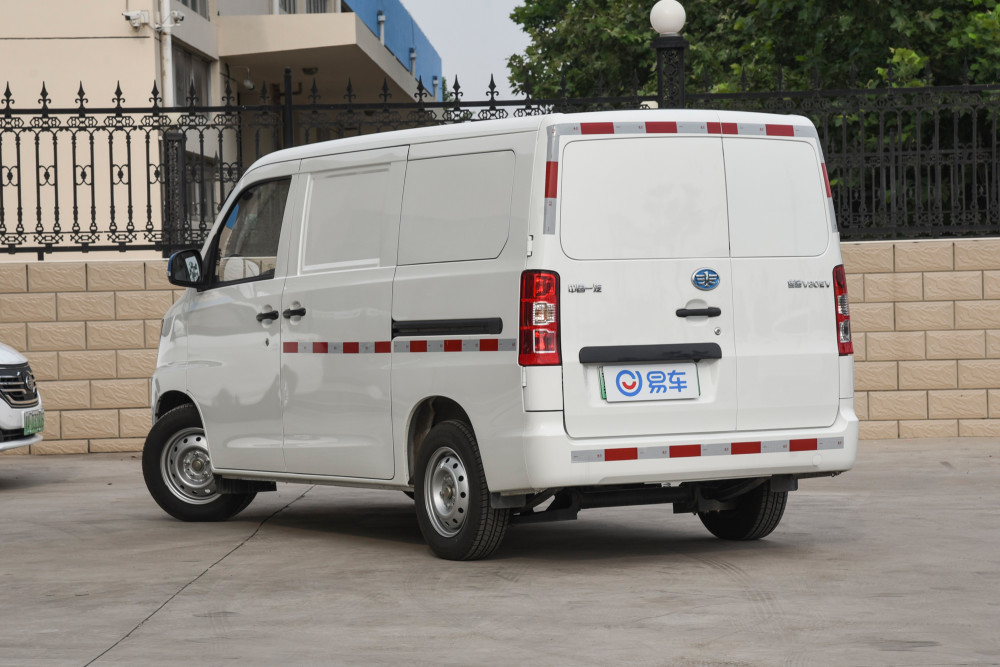 鲨向新能源性价比最高的一汽吉林新能源佳宝v80ev该怎么选