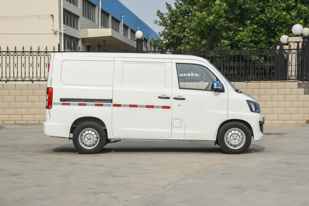 鲨向新能源性价比最高的一汽吉林新能源佳宝v80ev该怎么选