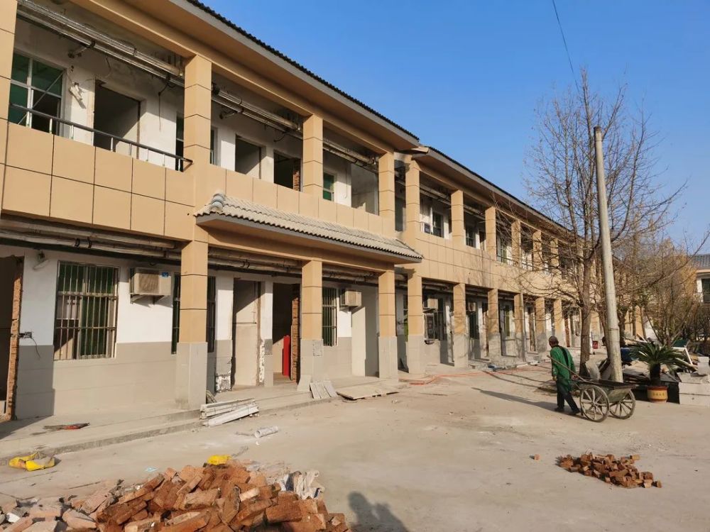 改造48间,此次魏集镇敬老院共升级据了解,破旧的外立面