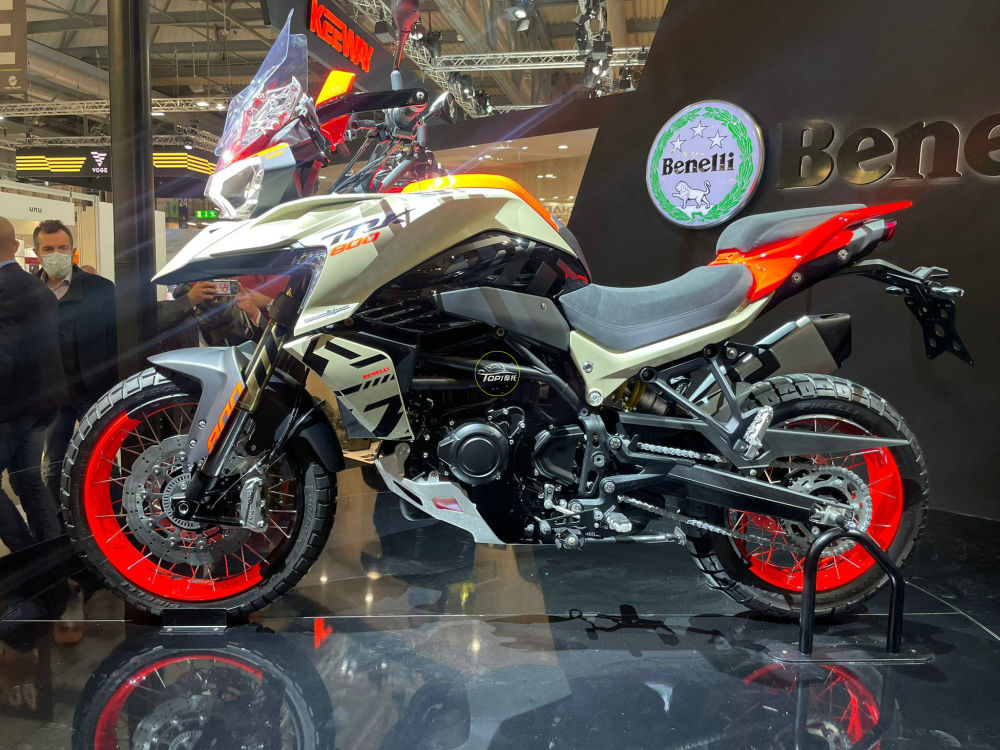 意大利米兰车展丨贝纳利trk800正式亮相 颜值即是正义_腾讯新闻