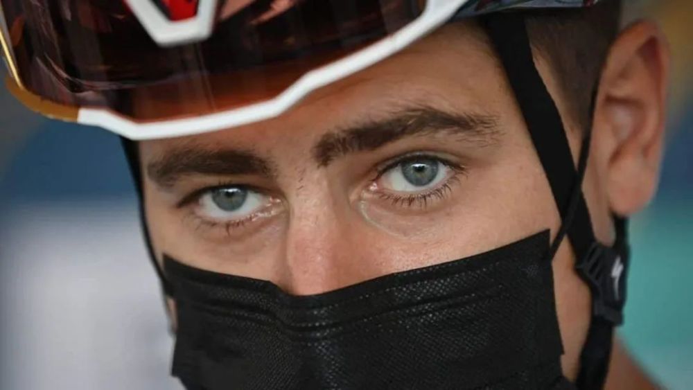 萨甘违反宵禁政策还袭警罚款并公开道歉