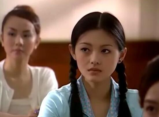 大s《流星花园》剧照而以大s处理离婚的方式来看,她特意避开了当时