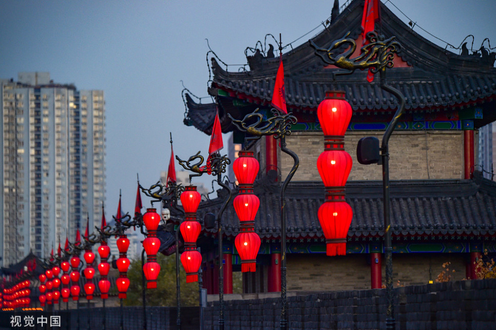 西安城墙景区华灯初上美不胜收