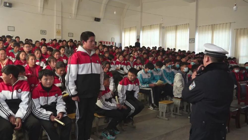 威宁中水镇开展法治进校园活动