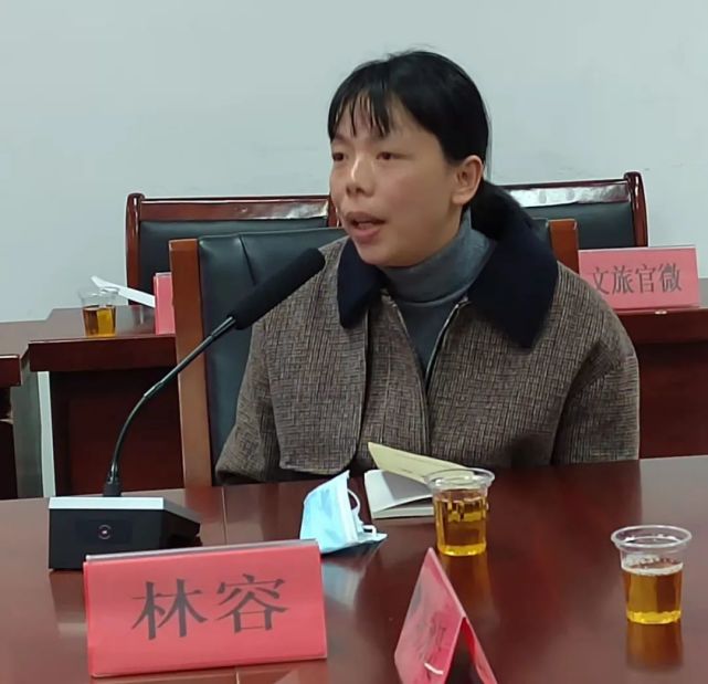 上升,隨後製片公司又邀請歌手易文卉演唱女聲版的《我心中的那片海》