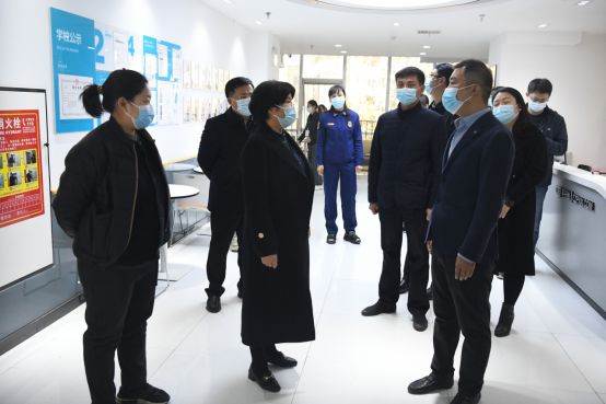 区委常委,统战部部长,区委办主任靳大勇主持会议.