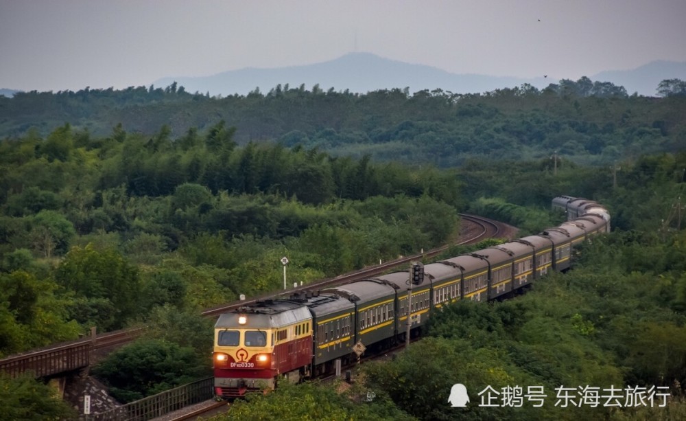 z384次列车,是由吉林长春开往海南海口,途经十省区