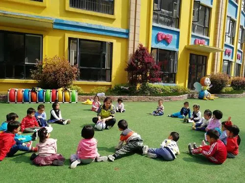 幼儿园是一个人教育的最初阶段,学龄前教育可以让一个人养成很好的