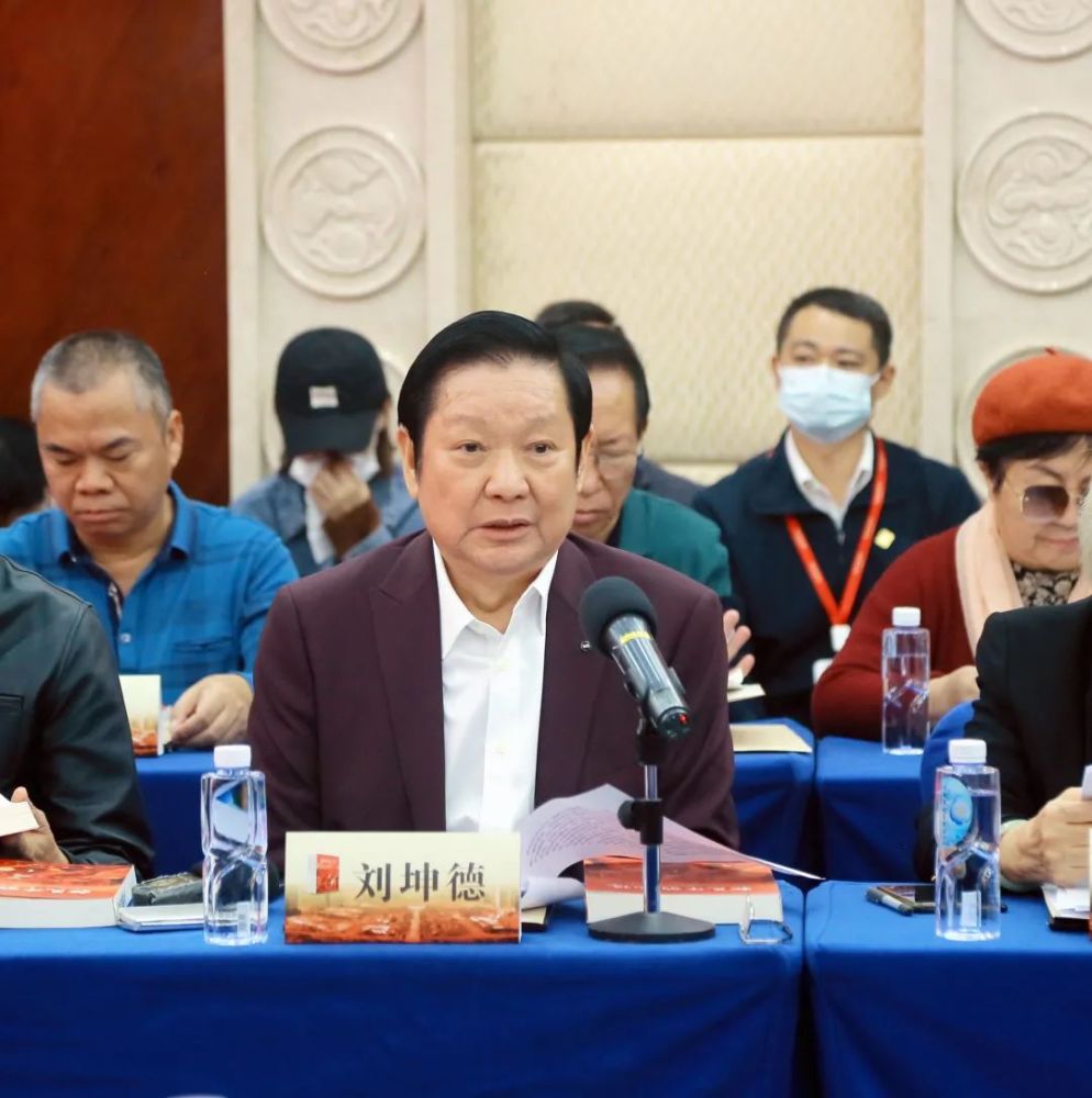 本对所有参加深圳经济特区建设《拓荒牛的记忆》是一部珍贵的文史资料