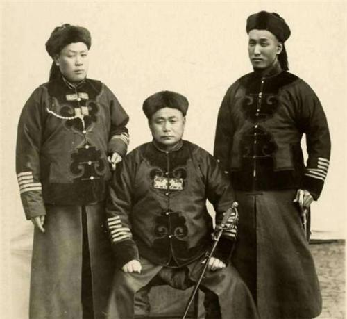 留学生在日本发现中国军人墓 百年无人祭拜 墓碑上2字刺痛人心 腾讯新闻