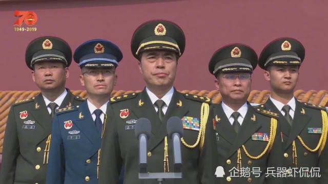 解放軍軍服左胸佩戴的條碼是什麼意思