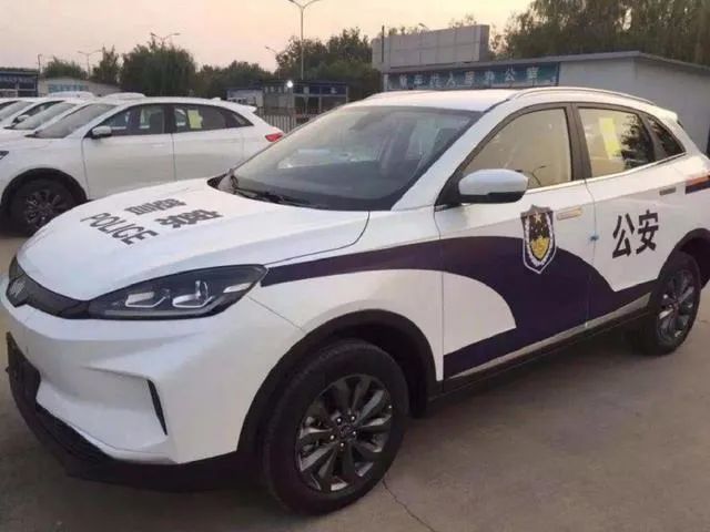 为什么警车上有的写公安有的写警察有什么区别