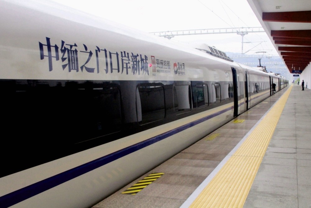 "清水河"号动车飞驰 临沧开启"双翅"时代