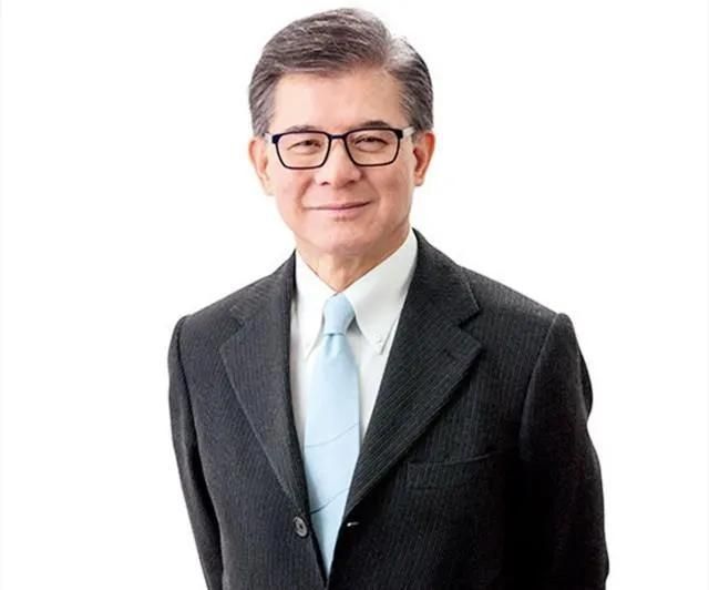 罗康瑞:抛妻弃子61岁娶朱玲玲,亲儿子拒绝继承百亿财产