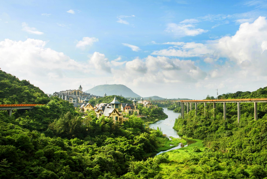 新時代的大眾旅遊,既要保證高質量,多元化產品的供給,也要保障旅遊的