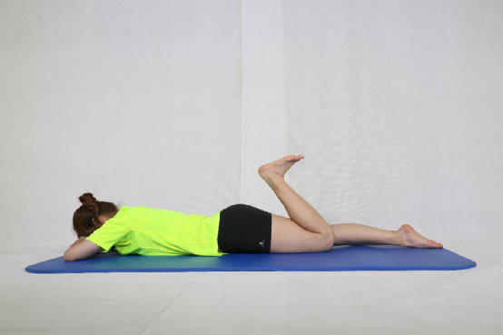 大腿前侧柔韧性良好俯卧位屈膝动作可以评估大腿前侧柔韧性,如果大