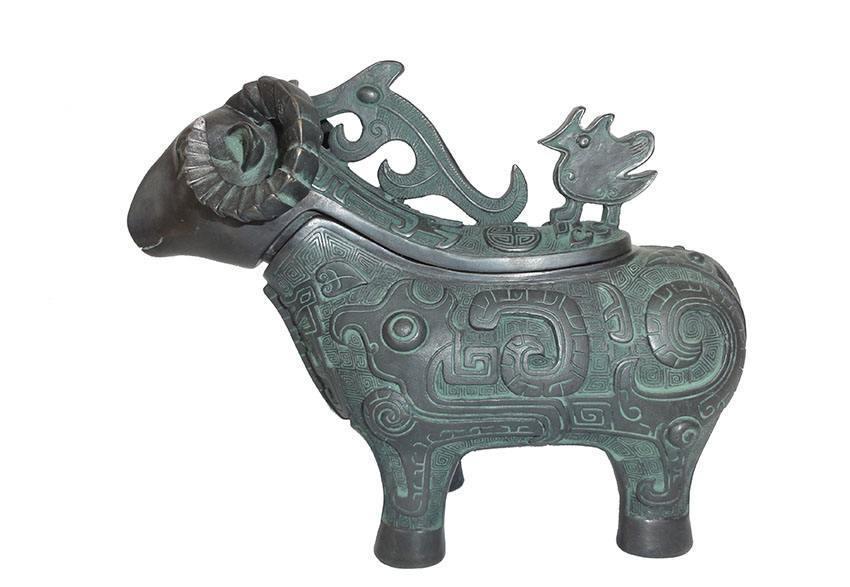大爷为收藏倾家荡产,花5000万买青铜羊,专家:你先站稳了