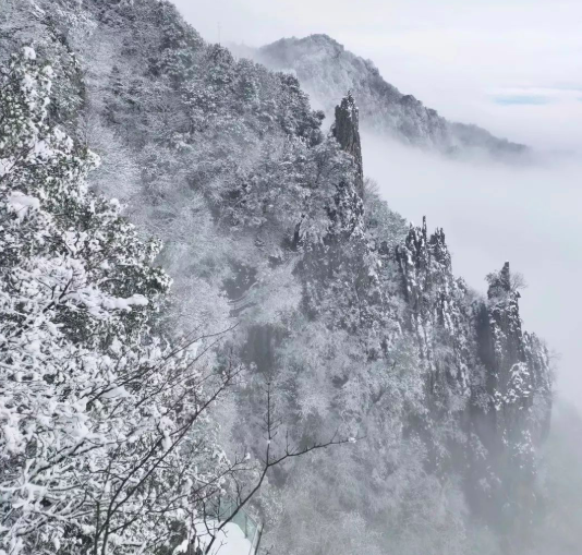 南宫山雪景图片