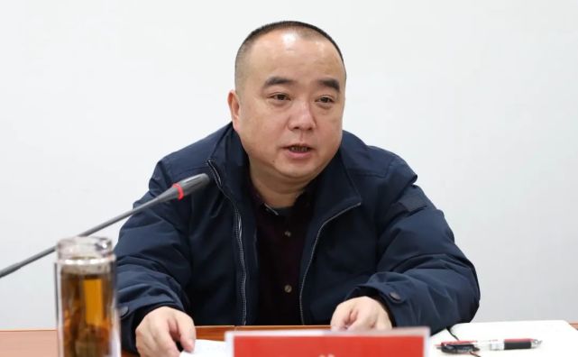 施华松指出,在2021年度各项工作进入攻坚冲刺的重要阶段,市委决定组成