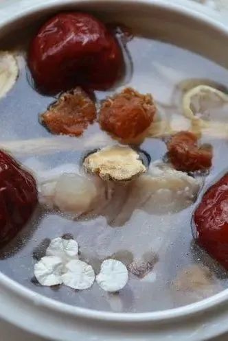 干黄花菜能泡水喝吗_干七七菜泡水喝的作用_桑葚干和枸杞能一起泡水吗