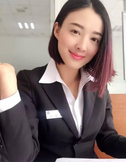 女业务员敲定600万大单却无任何提成,愤怒辞职,晚上收到领导微信愣住