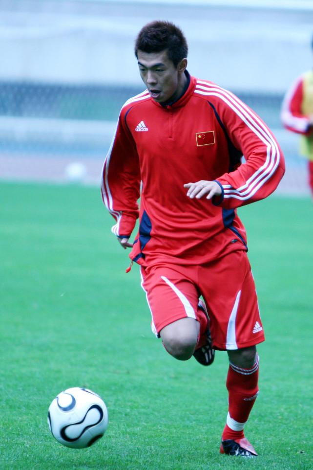 前国脚徐亮:国人对足球还远达不到热爱的程度,只能先从认可开始