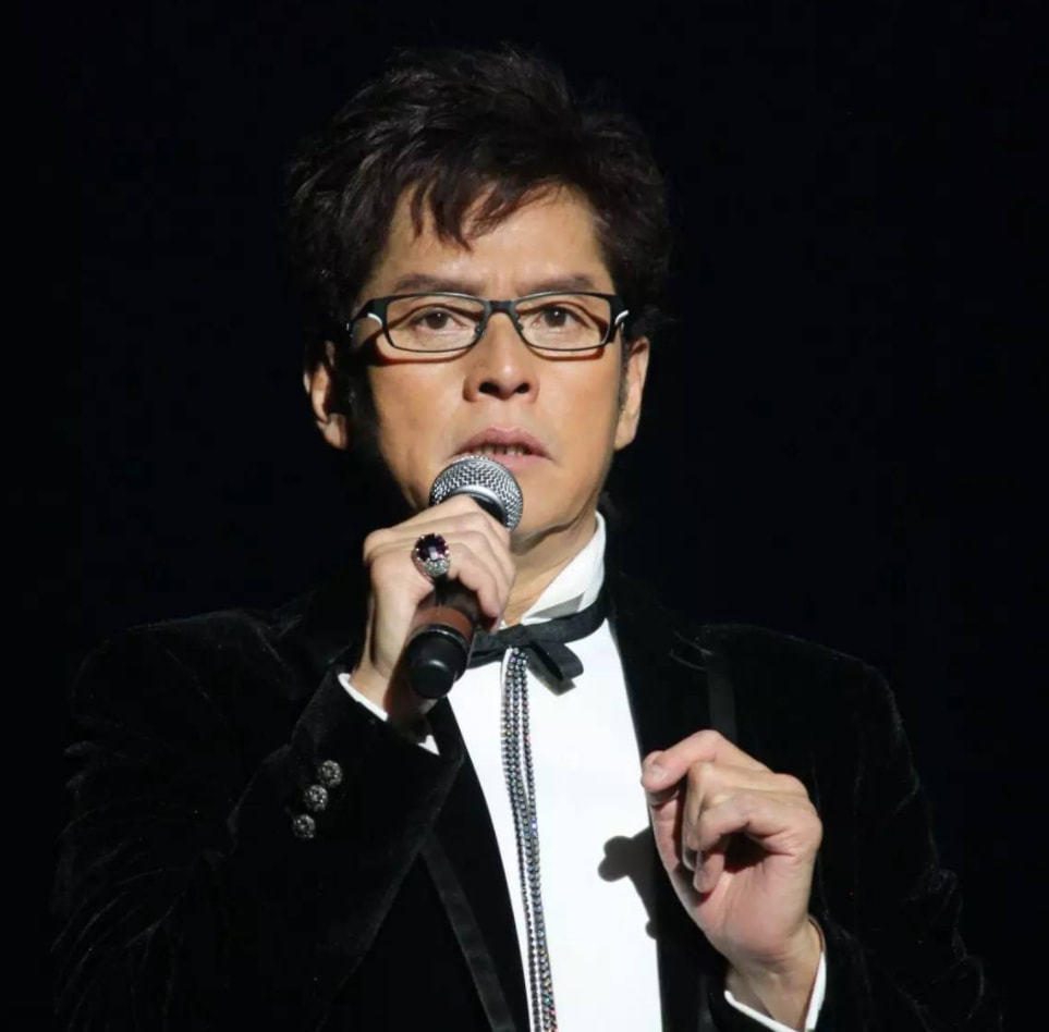 而且,谭咏麟凭借积极正面的形象,受到不同年龄段的粉丝喜爱.