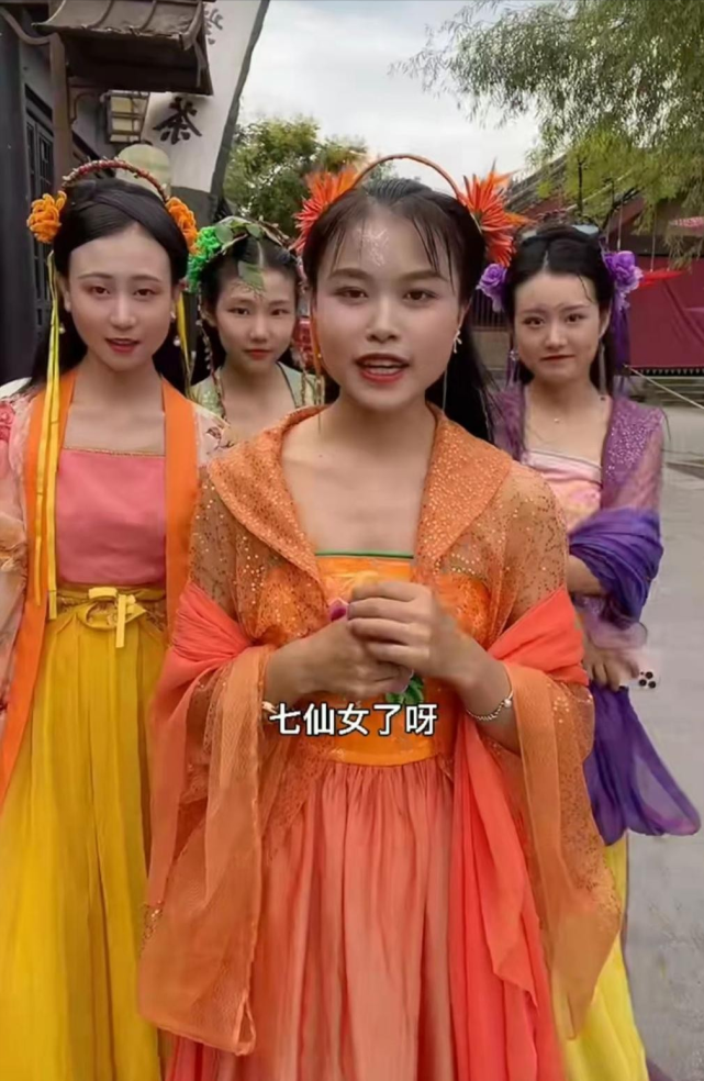 横店20万群演校花遍地光棍成群没一技之长幻想一夜成名